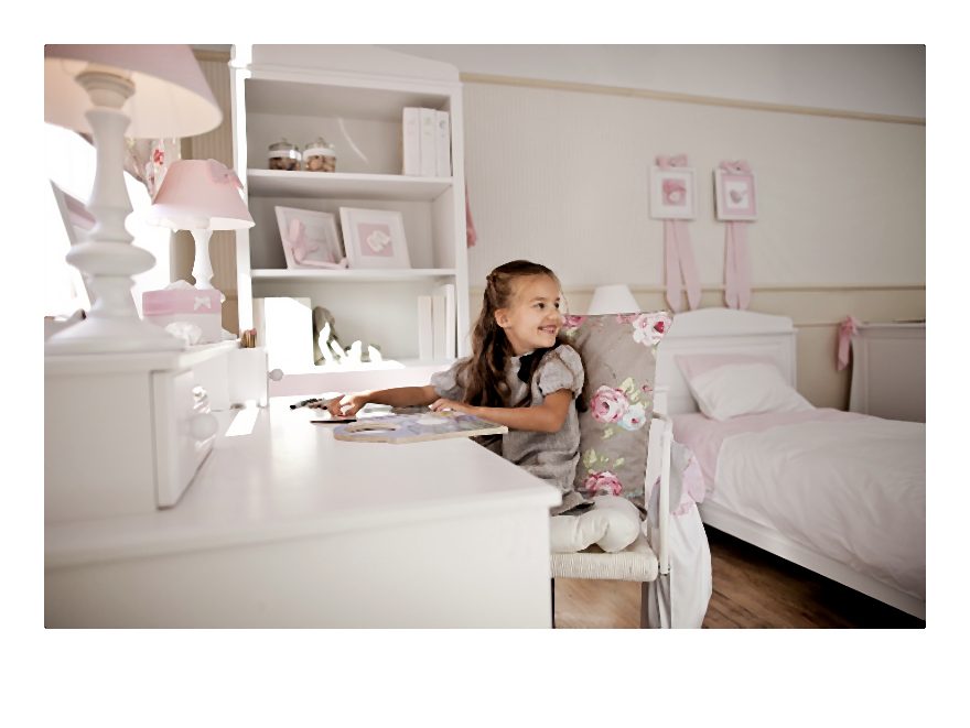 Biurka dziecięce w 3 liniach do pokoju ucznia